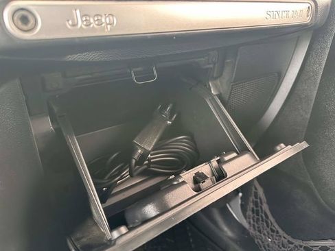 Used 2013 Jeep Wrangler Unlimited Rubicon w/ Connectivity Group AWD/4WD image 26