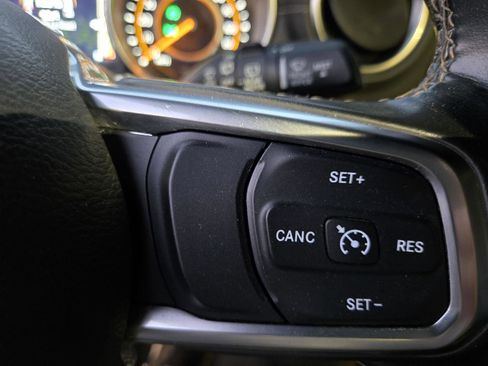 Used 2019 Jeep Wrangler Unlimited Sahara image 32