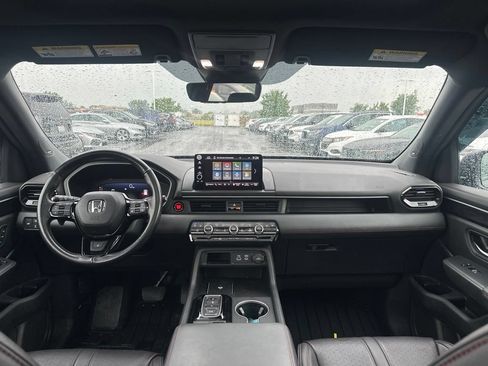 Used 2025 Honda Pilot Black Edition image 22