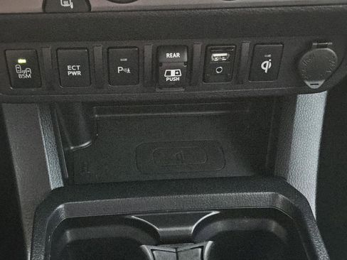 Used 2018 Toyota Tacoma TRD Sport w/ Technology Package RWD image 16