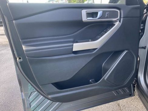 Used 2023 Ford Explorer XLT w/ Equipment Group 202A AWD/4WD image 18