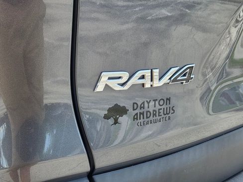 Used 2022 Toyota RAV4 XLE w/ Convenience Package FWD image 11