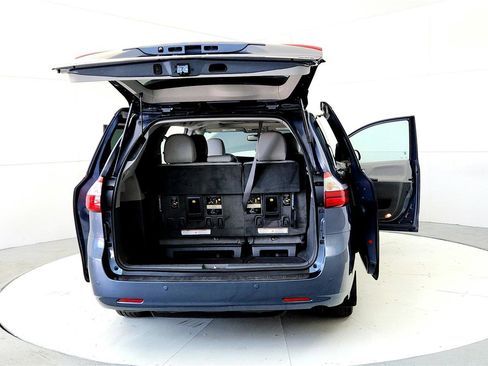 Used 2016 Toyota Sienna XLE Premium w/ Protection Package image 11