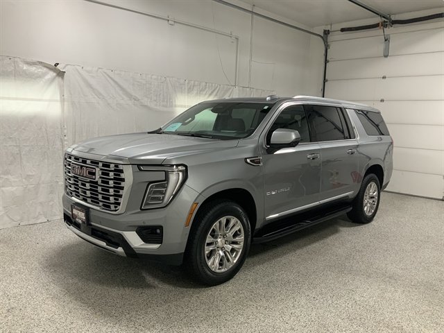 Used 2025 GMC Yukon XL Denali AWD/4WD image 2