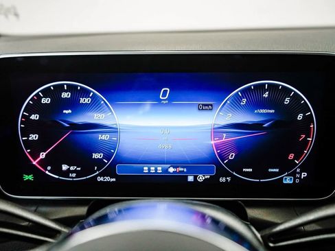 Used 2025 Mercedes-Benz GLC 300 image 24