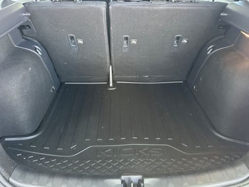 Used 2021 Nissan Kicks SR w/ Interior Electronics Package FWD image 17