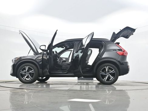 Used 2024 Volvo XC40 B5 Core AWD/4WD image 42