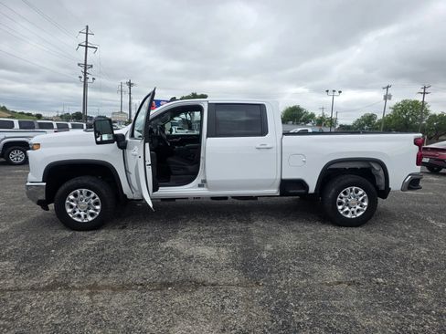 Used 2024 Chevrolet Silverado 2500 LT w/ Safety Package AWD/4WD image 9