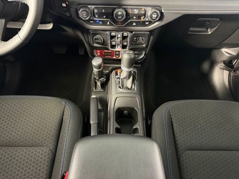 Certified 2025 Jeep Wrangler Unlimited Rubicon 4xe w/ Convenience Group AWD/4WD image 16