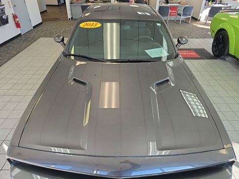 Used 2013 Dodge Challenger R/T w/ Sound Group II image 9