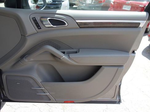 Used 2011 Porsche Cayenne S image 23
