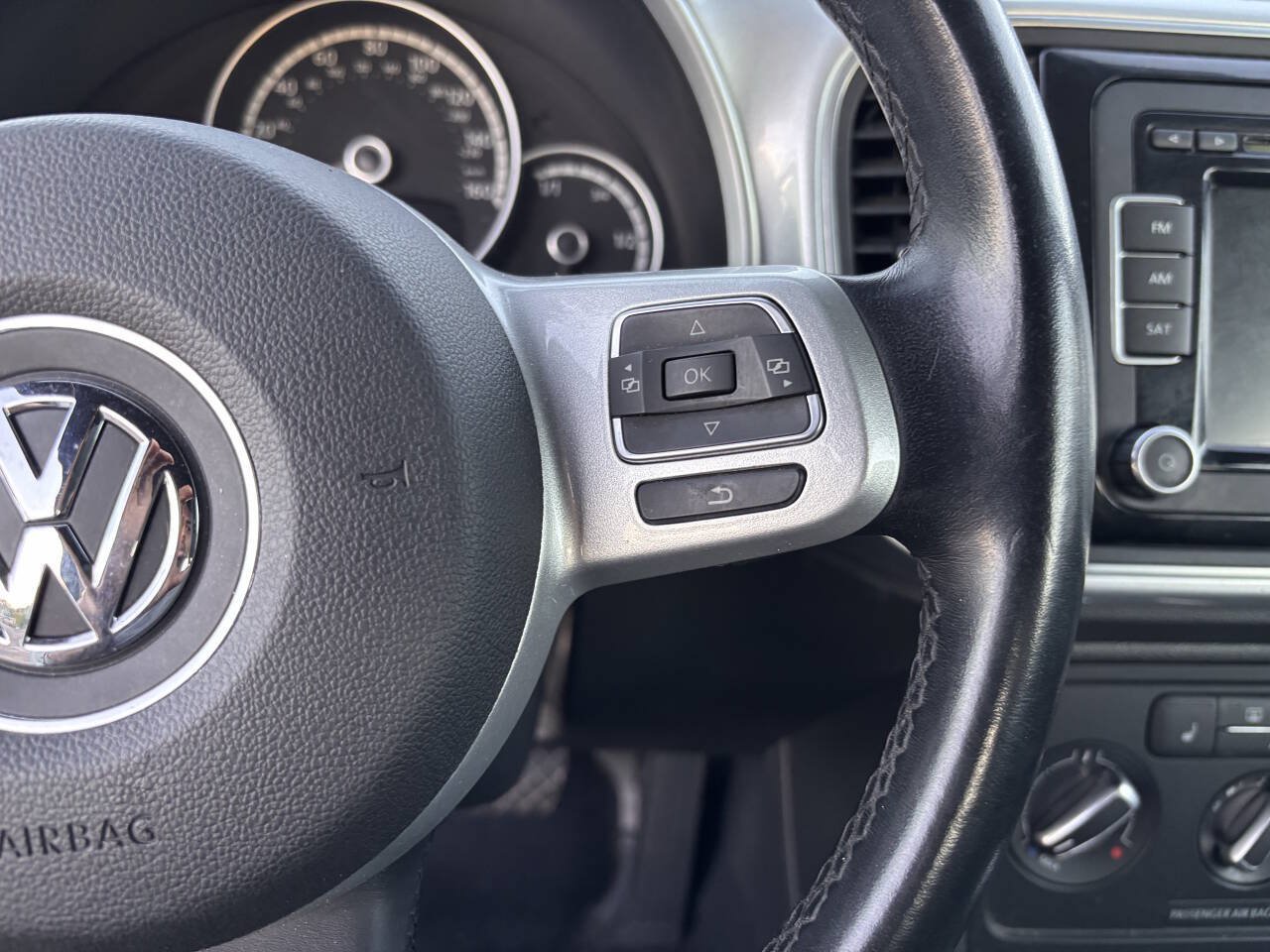 Used 2014 Volkswagen Beetle TDI FWD image 18