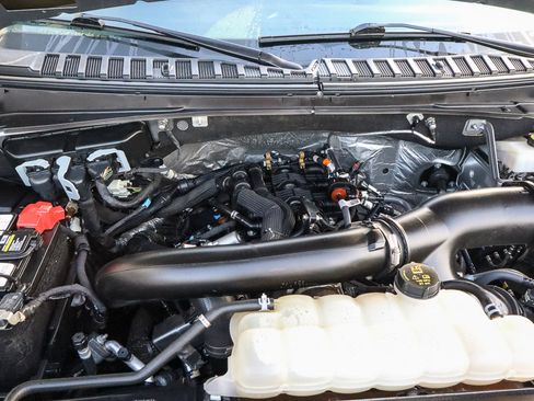 Used 2022 Ford Expedition XLT image 19