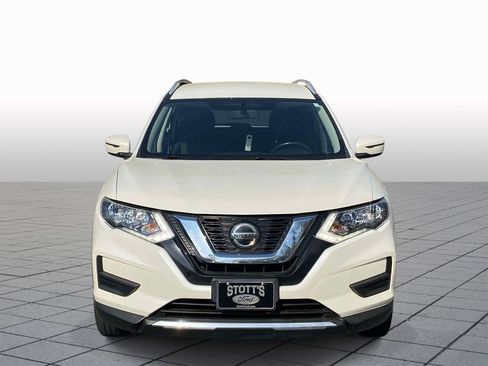 Used 2018 Nissan Rogue SV image 2