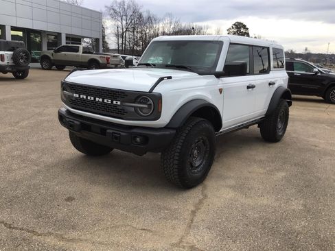 New 2025 Ford Bronco Badlands w/ Sasquatch Package AWD/4WD image 3