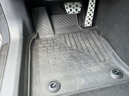 Used 2026 Toyota Camry SE FWD image 5