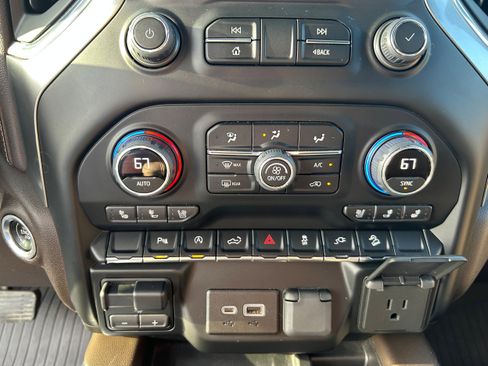 Used 2022 Chevrolet Silverado 1500 LTZ AWD/4WD image 26