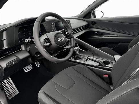 Used 2025 Hyundai Elantra Sport FWD image 14