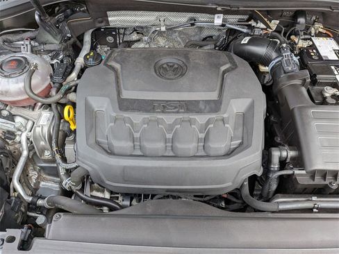 Used 2024 Volkswagen Tiguan SE image 35