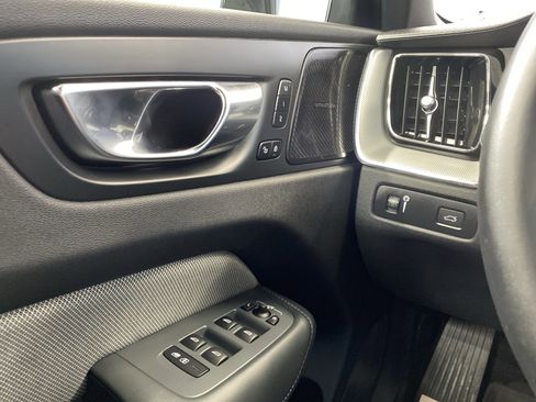 Used 2022 Volvo XC60 B5 R-Design image 22