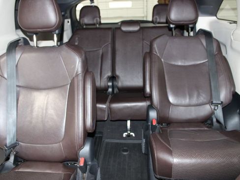 Used 2021 Toyota Sienna Platinum AWD/4WD image 41