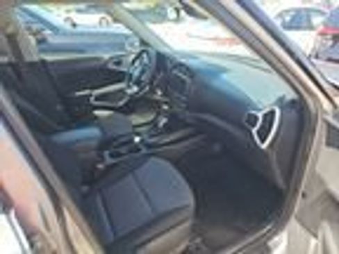 Used 2024 Kia Soul LX w/ Option Group 015 FWD image 5