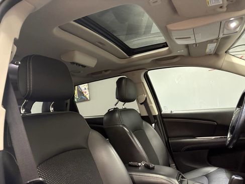 Used 2019 Dodge Journey Crossroad w/ Nav & Sun Group image 12