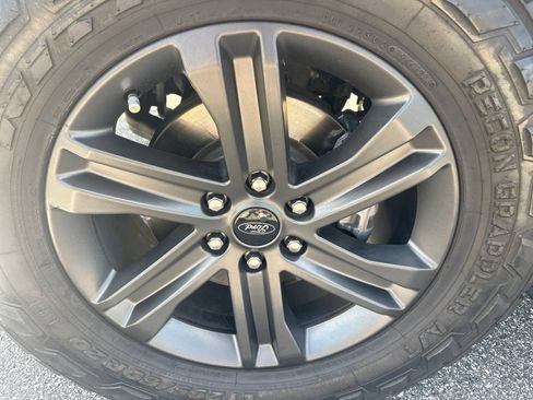 Used 2023 Ford F150 Lariat AWD/4WD image 12