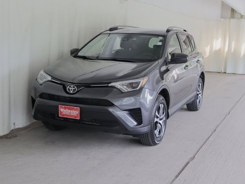 Used 2018 Toyota RAV4 LE w/ All Weather Liner Package AWD/4WD image 20
