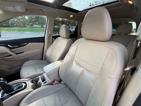 Used 2018 Nissan Rogue SL w/ Premium Package FWD image 7