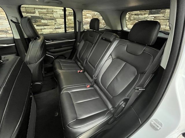 Used 2022 Jeep Grand Cherokee Limited AWD/4WD image 36