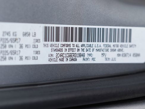 Used 2014 Chrysler Town & Country Touring-L FWD image 24