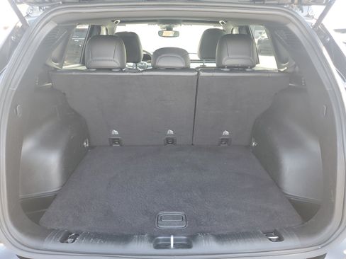 Used 2024 Jeep Compass Latitude AWD/4WD image 8