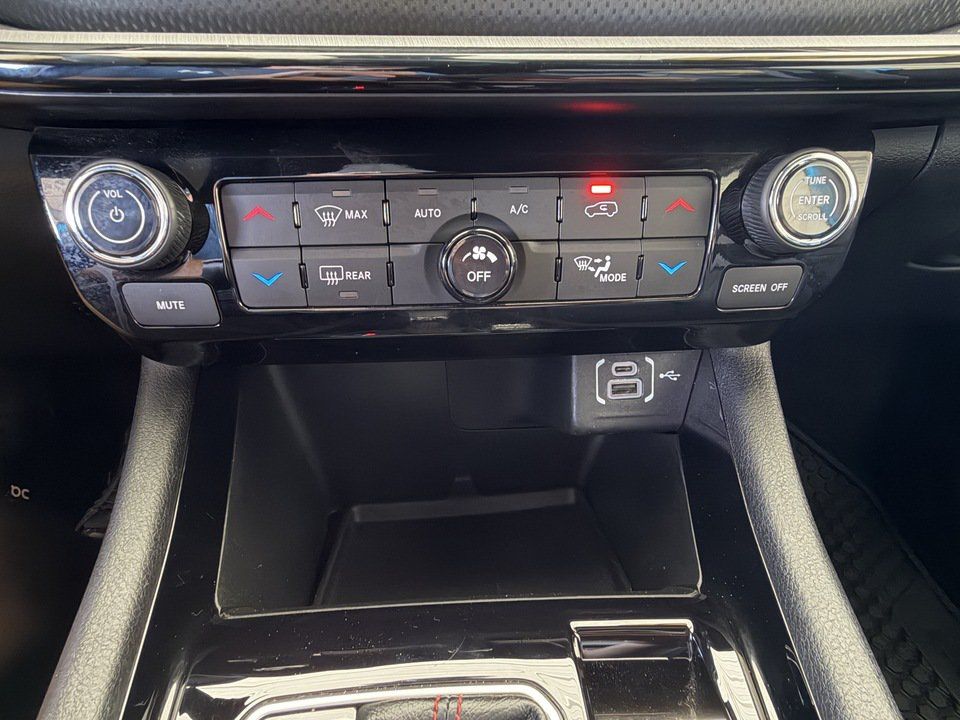 Used 2024 Jeep Compass Trailhawk AWD/4WD image 28
