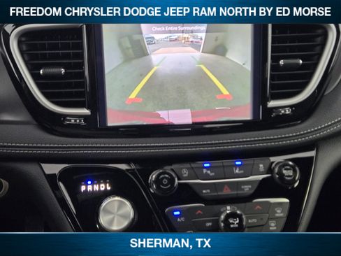 New 2026 Chrysler Pacifica Select image 12