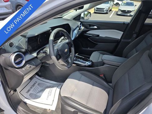 Used 2024 Chevrolet Trax LT FWD image 23