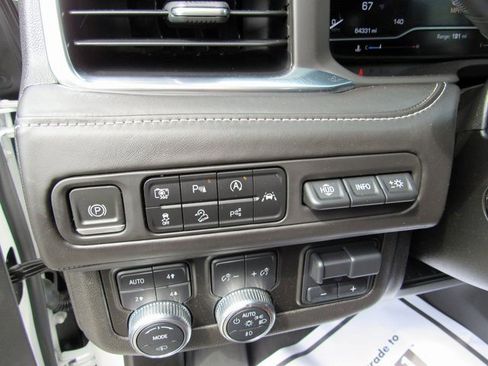 Used 2023 GMC Yukon XL Denali Ultimate image 19