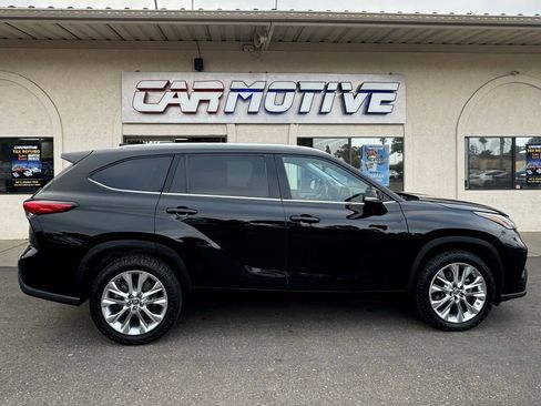 Used 2020 Toyota Highlander Limited FWD image 3