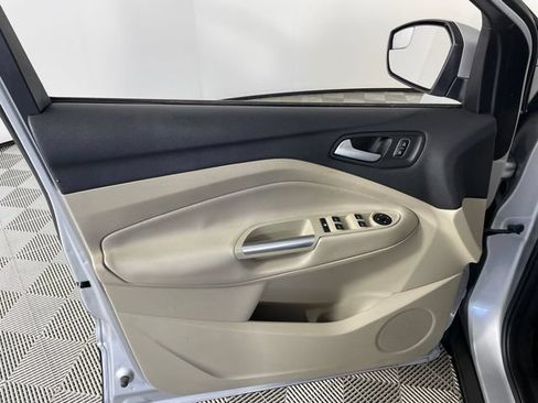 Used 2018 Ford Escape SE FWD image 16