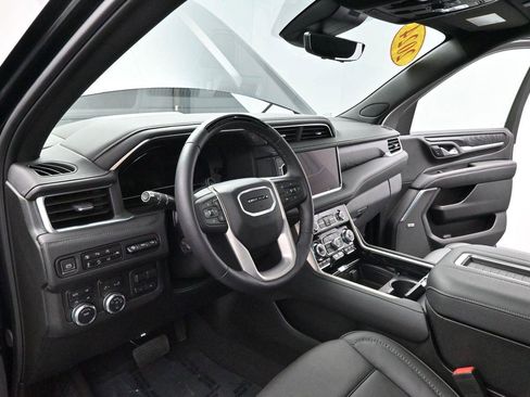 Used 2024 GMC Yukon Denali w/ Advanced Technology Package AWD/4WD image 18