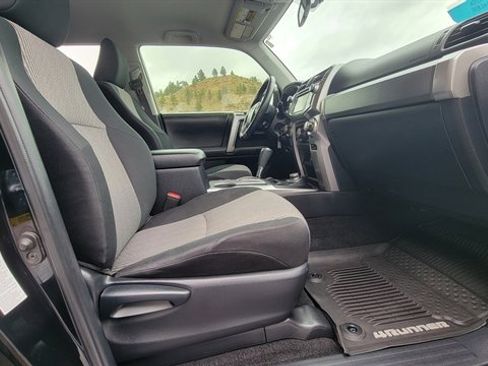 Used 2018 Toyota 4Runner SR5 AWD/4WD image 40