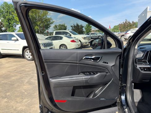 Used 2025 Kia Sportage SX FWD image 9