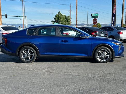 Used 2025 Kia K4 LXS FWD image 3