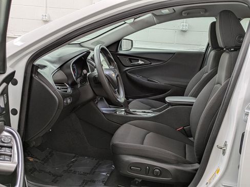 Used 2020 Chevrolet Malibu LT image 3