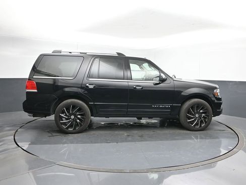 Used 2017 Lincoln Navigator Select image 6