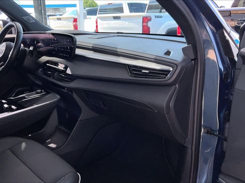 Used 2025 Buick Enclave Preferred w/ Power Package FWD image 18