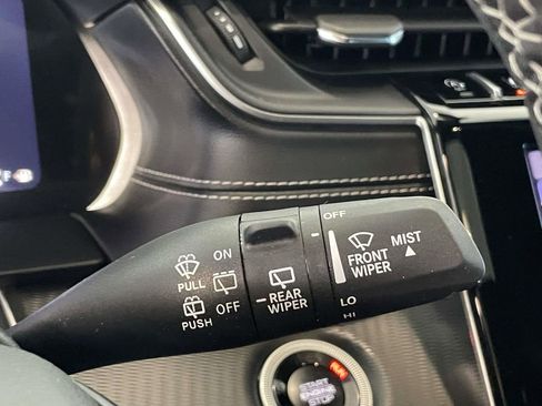 Used 2025 Jeep Grand Cherokee Altitude AWD/4WD image 27