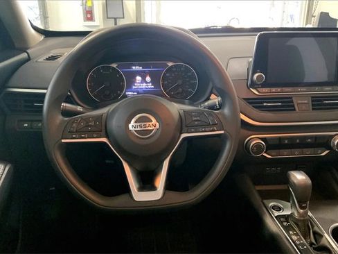 Used 2022 Nissan Altima 2.5 SV image 5