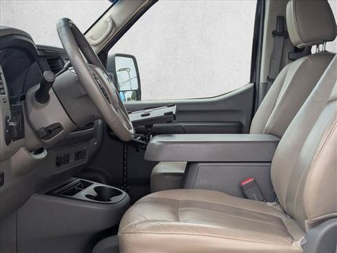 Used 2019 Nissan NV 3500 SL RWD image 11