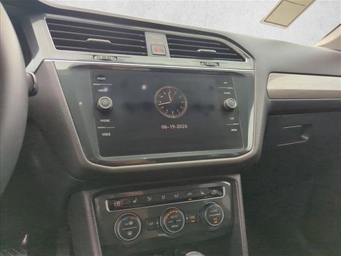 Used 2020 Volkswagen Tiguan SE w/ Panoramic Sunroof Package FWD image 13